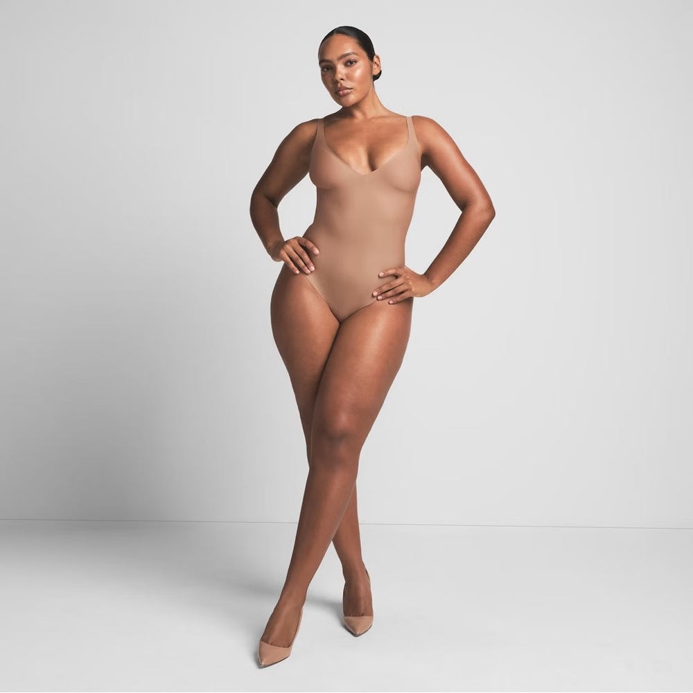 NWT SKIMS BODY PLUNGE THONG BODYSUIT - Size XS | Sienna